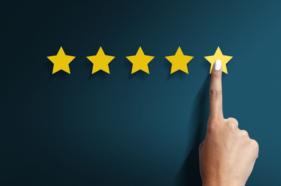 collage-customer-experience-concept-min person touching 5 stars for brand reputation