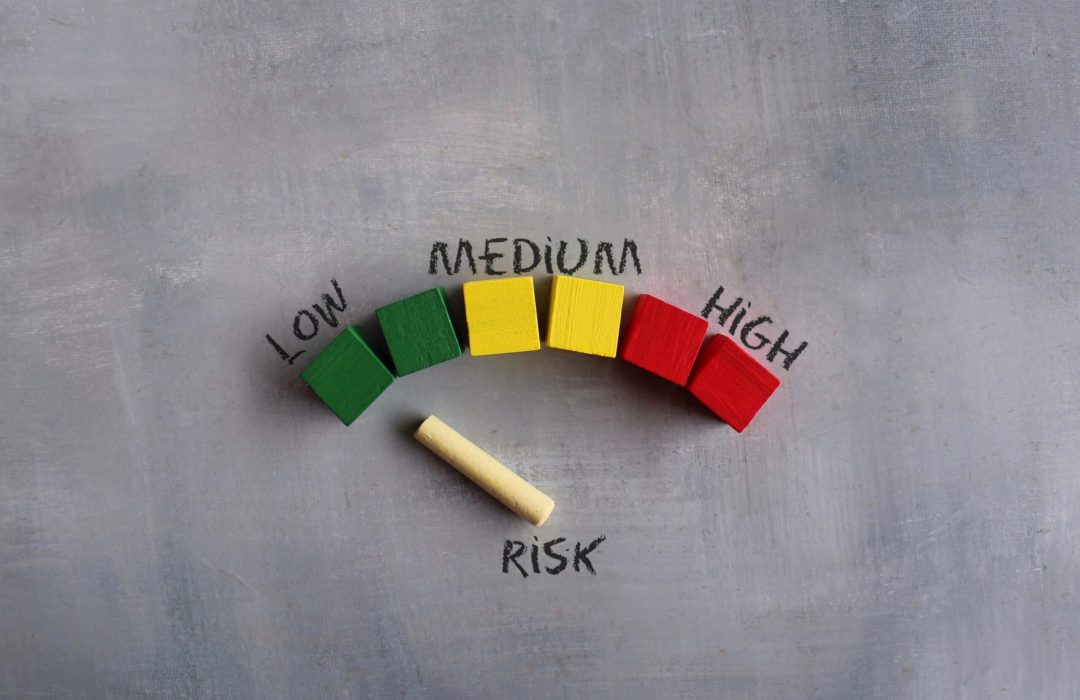 colored cubes with a risk arrow pointing to the green low risk cubes