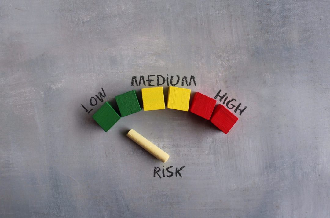 colored cubes with a risk arrow pointing to the green low risk cubes